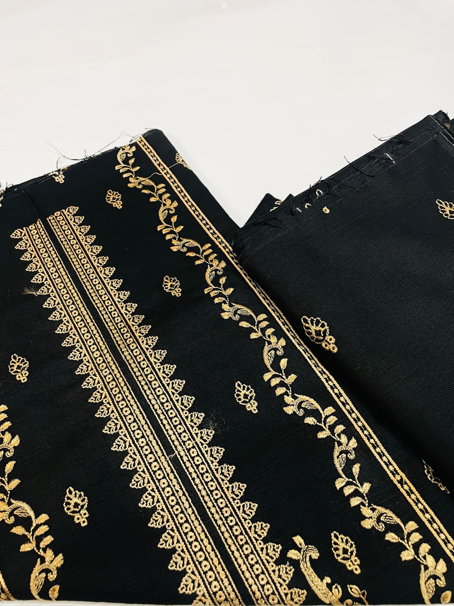 2-Piece Unstitched & Embroidered Khaddar Dress Design 04