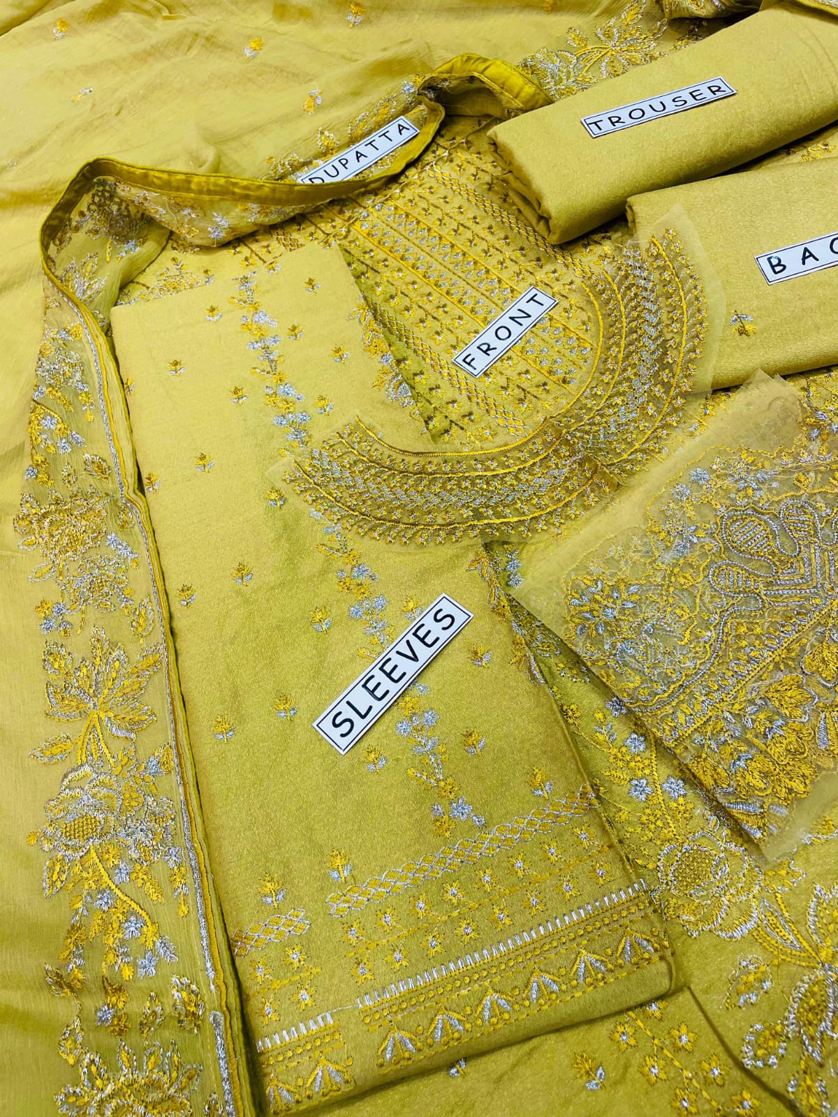 Karandi 3-Piece Unstitched Suit Design 08