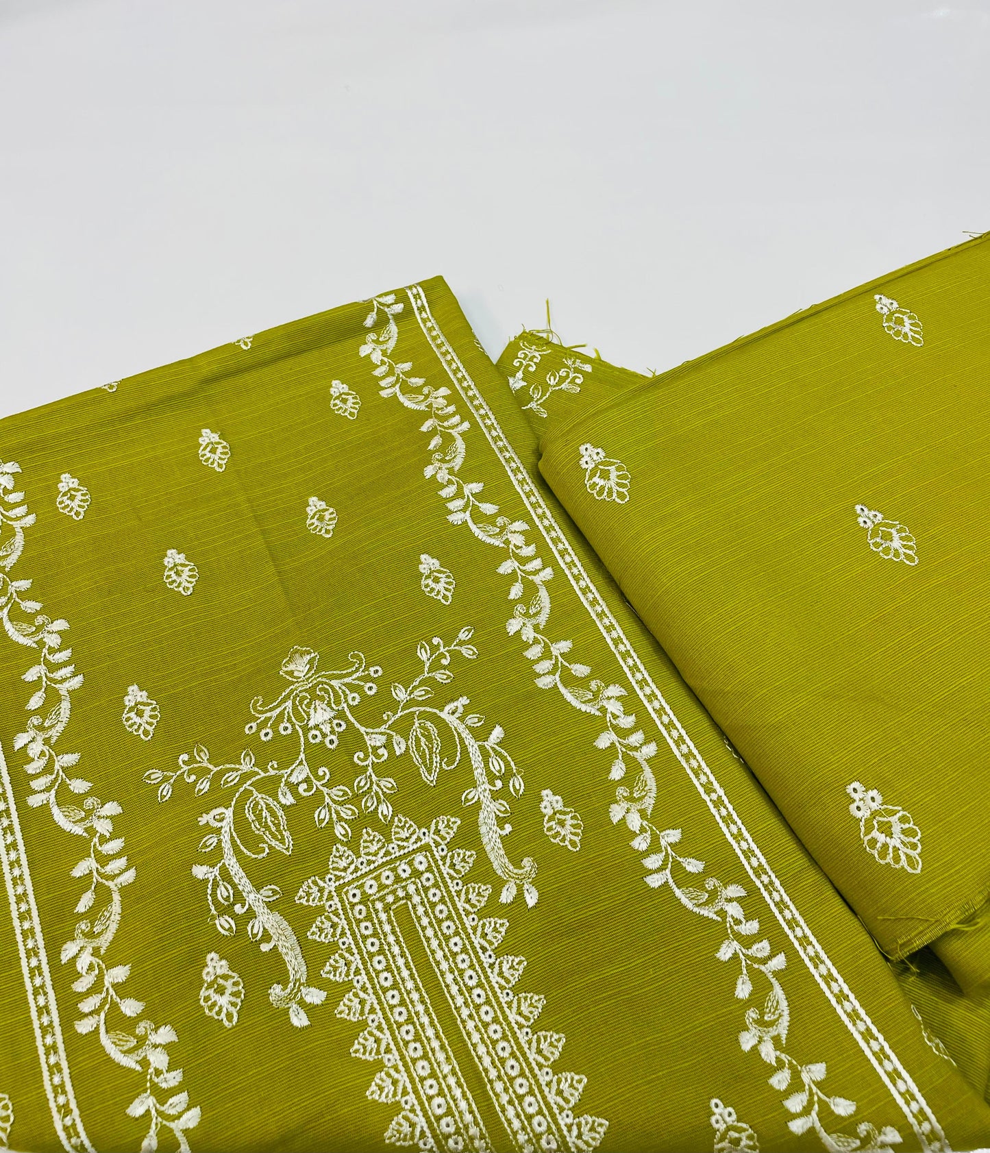 2-Piece Unstitched & Embroidered Khaddar Dress Design 04